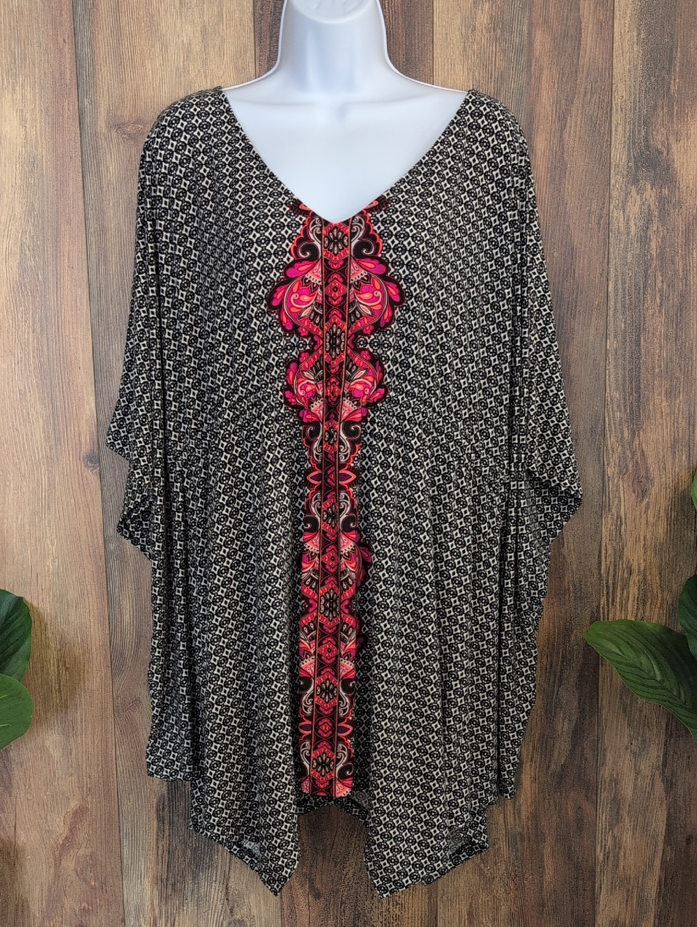 Soma Embroidered Center Panel Tunic Top XL         M431